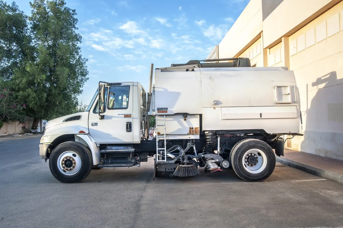Maintenance fleet vehicle